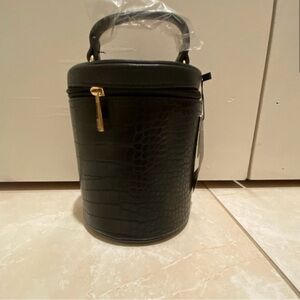 Elegant Black Croc-Embossed Handbag